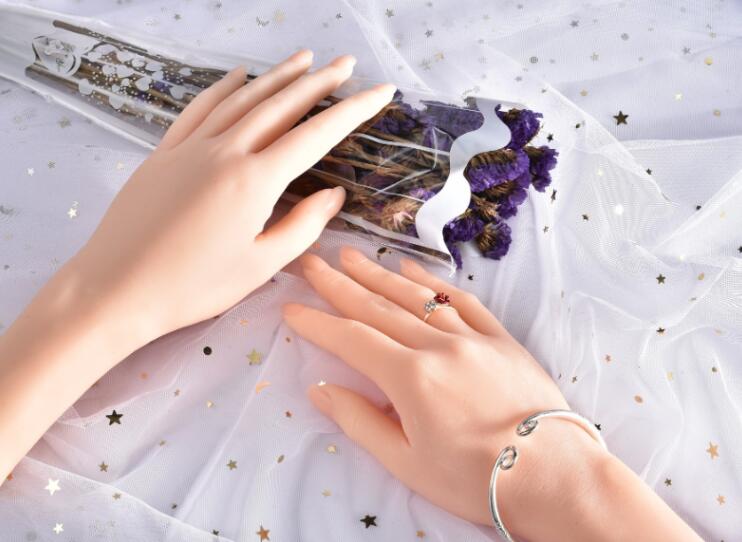 2025 manequim de mão feminina  - Body Jewelry Plus avaliação e preço