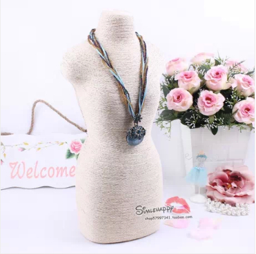 Moda branco jóias busto manequ - Body Jewelry Plus avaliação e preço